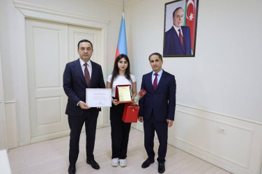 İsmayıllı Rayon İcra Hakimiyyətinin başçısı Nahid Bağırov 2024–2025-ci tədris ilində İsmayıllı rayonunda təhsil sahəsində yüksək nəticə göstərmiş məzunlarla görüş keçirib