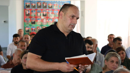 Vətəndaşlarla növbəti səyyar qəbul Topçu kəndində keçirildi