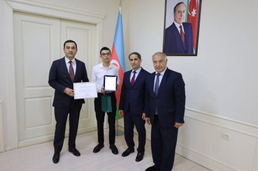 İsmayıllı Rayon İcra Hakimiyyətinin başçısı Nahid Bağırov 2024–2025-ci tədris ilində İsmayıllı rayonunda təhsil sahəsində yüksək nəticə göstərmiş məzunlarla görüş keçirib