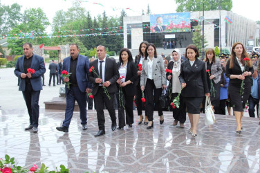 Bütün ömrünü sədaqət və fədakarlıqla xalqına həsr edən Heydər Əliyevin anadan olmasının 100-cü ildönümü bu gün ölkəmizdə geniş şəkildə qeyd olunur