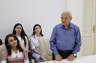 İsmayıllı Rayon İcra Hakimiyyətinin başçısı Nahid Bağırov 2024–2025-ci tədris ilində İsmayıllı rayonunda təhsil sahəsində yüksək nəticə göstərmiş məzunlarla görüş keçirib