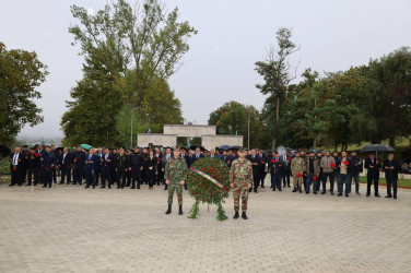 İsmayıllı rayonunda 27 Sentyabr-Anım Günü münasibətilə ölkəmizin ərazi bütövlüyü uğrunda canlarından keçmiş şəhidlərimizin əziz  xatirəsi yad edilib