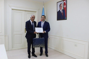 RİH başçısı Nahid Bağırov əməkdar müəllim Qalib Bəşirovu 70 illik yubileyi münasibətilə təbrik edib.