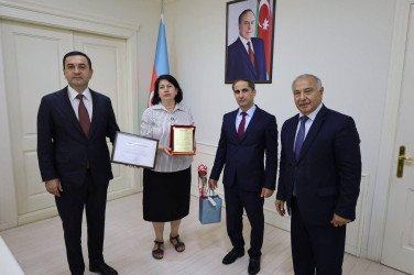 İsmayıllı Rayon İcra Hakimiyyətinin başçısı Nahid Bağırov 2024–2025-ci tədris ilində İsmayıllı rayonunda təhsil sahəsində yüksək nəticə göstərmiş məzunlarla görüş keçirib