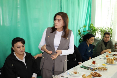 Rayon rəhbəri 1 nömrəli məktəbin kollektivi ilə görüş keçirib