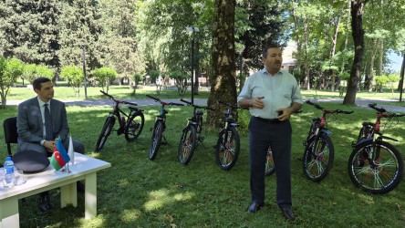 İsmayıllı rayon komandasının üzvlərinə Azərbaycan Respublikası Gənclər və İdman Nazirliyi tərəfindən verilmiş velosipedlərin təqdim olunma mərasimi keçirilib