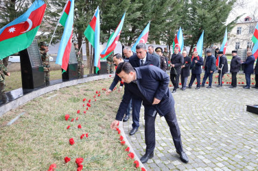 İsmayıllıda Xocalı soyqırımının 34-cü ildönümü ilə əlaqədar “Soyqırım abidəsi”i ziyarət olunub