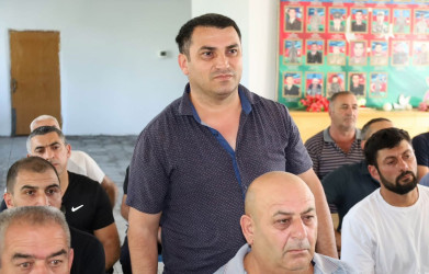 Vətəndaşlarla növbəti səyyar qəbul Topçu kəndində keçirildi