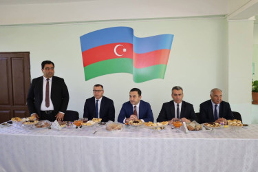 Rayon rəhbəri 1 nömrəli məktəbin kollektivi ilə görüş keçirib