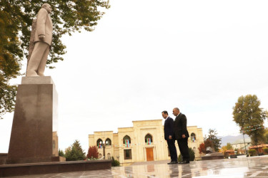 1 Noyabr Kənd Təsərrüfatı İşçilərinin Peşə Bayramıdır