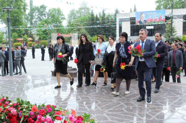 Bütün ömrünü sədaqət və fədakarlıqla xalqına həsr edən Heydər Əliyevin anadan olmasının 100-cü ildönümü bu gün ölkəmizdə geniş şəkildə qeyd olunur