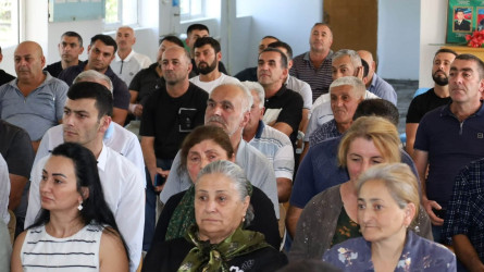 Vətəndaşlarla növbəti səyyar qəbul Topçu kəndində keçirildi