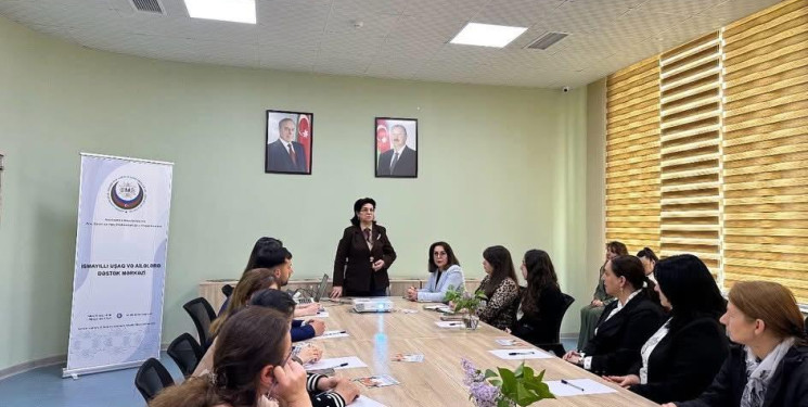 İsmayıllıda “Zorakılığa məruz qalan qadın və uşaqlara psixoloji dəstəyin göstərilməsi” mövzusunda dəyirmi masa təşkil olunub