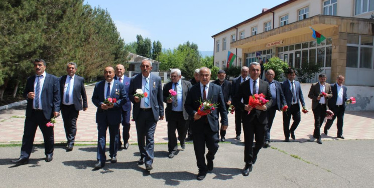 Şəhid Zaman Qarayevin adını daşıyan Qalınçaq kənd tam orta məktəbinin 100 illik yubileyi keçirilib