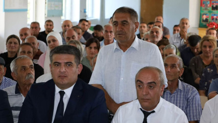 Vətəndaşlarla növbəti səyyar qəbul Topçu kəndində keçirildi