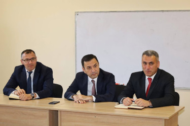 İsmayıllı Rayon İcra Hakimiyyətinin başçısı Nahid Bağırov şəhər 4 nömrəli tam orta məktəbin kollektivi ilə görüş keçirib