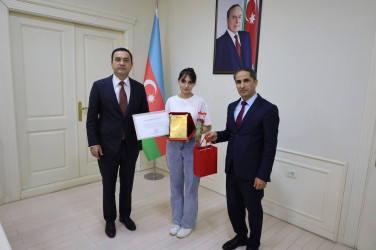 İsmayıllı Rayon İcra Hakimiyyətinin başçısı Nahid Bağırov 2024–2025-ci tədris ilində İsmayıllı rayonunda təhsil sahəsində yüksək nəticə göstərmiş məzunlarla görüş keçirib