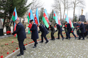İsmayıllıda Xocalı soyqırımının 34-cü ildönümü ilə əlaqədar “Soyqırım abidəsi”i ziyarət olunub
