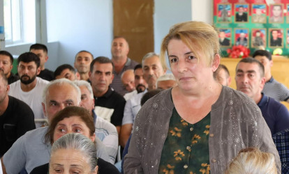 Vətəndaşlarla növbəti səyyar qəbul Topçu kəndində keçirildi