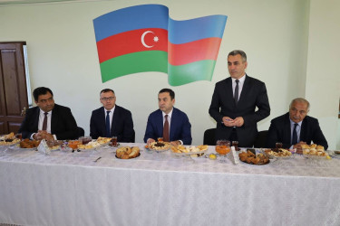 Rayon rəhbəri 1 nömrəli məktəbin kollektivi ilə görüş keçirib