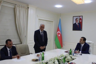 RİH başçısı Nahid Bağırov əməkdar müəllim Qalib Bəşirovu 70 illik yubileyi münasibətilə təbrik edib.