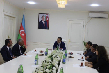 RİH başçısı Nahid Bağırov əməkdar müəllim Qalib Bəşirovu 70 illik yubileyi münasibətilə təbrik edib.