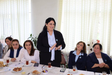 Rayon rəhbəri 1 nömrəli məktəbin kollektivi ilə görüş keçirib