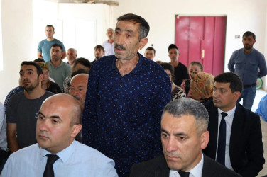 Vətəndaşlarla növbəti səyyar qəbul  rayonun İkinciYeniyol kəndində keçirilib