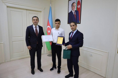 İsmayıllı Rayon İcra Hakimiyyətinin başçısı Nahid Bağırov 2024–2025-ci tədris ilində İsmayıllı rayonunda təhsil sahəsində yüksək nəticə göstərmiş məzunlarla görüş keçirib