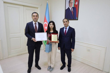 İsmayıllı Rayon İcra Hakimiyyətinin başçısı Nahid Bağırov 2024–2025-ci tədris ilində İsmayıllı rayonunda təhsil sahəsində yüksək nəticə göstərmiş məzunlarla görüş keçirib